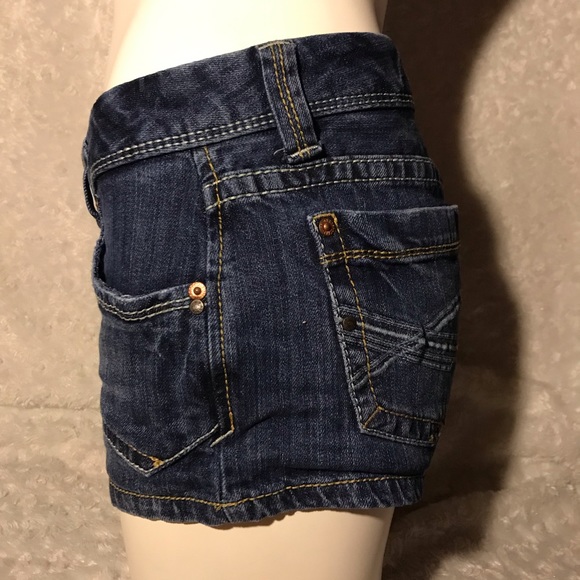 Shorts - Picture 2 of 4